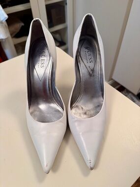 Guess by Marciano White Pointed Toe Heels | Classic Pumps | Size 8